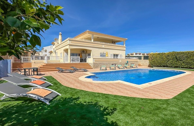4 dormitorios, vacaciones de lujo Villa independiente con piscina en Albufeira, Golf cercano.