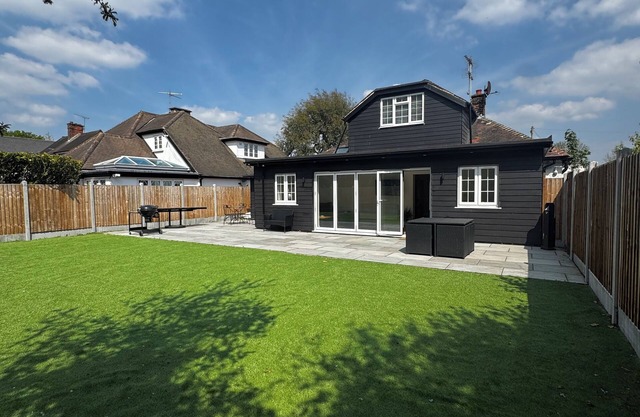 Spacious House Brentwood, 4 Bedroom, 4 en-suites, Garden/ BBQ/Free parking