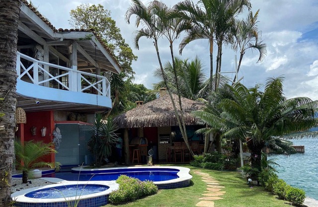 *Easyhost - Ang37 - Paradisiac house by the sea with private deck, pool and sauna