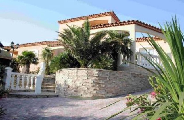 villa de alto standing con piscina y cerca del golfo sitio muy tranquilo a proximidad de la ciudad de Nimes