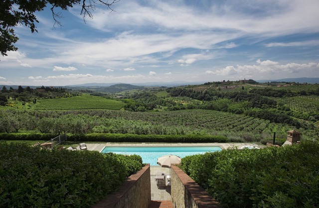 Villa de lujo situada entre Florencia y Siena. Aire acondicionado, piscina y SPA!