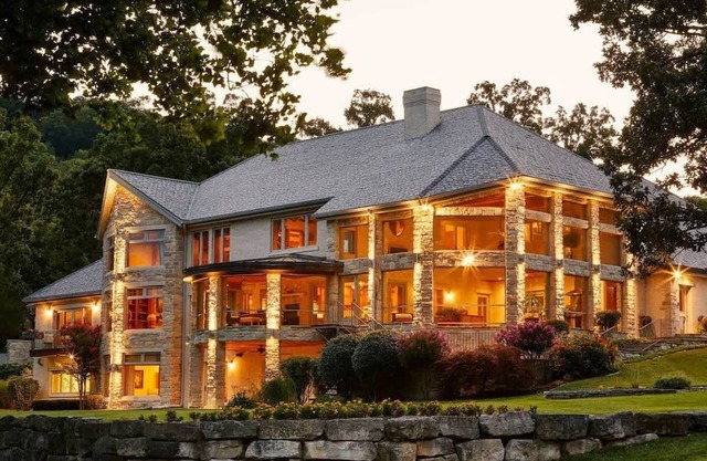 Boater/Golfer's Paradise! 9BR Lakefront Home, Pool