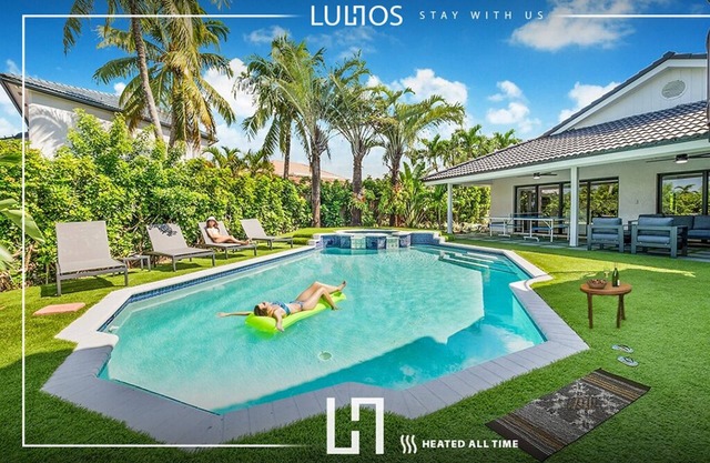 Luxury Lakefront Oasis w/ Pool & Jacuzzi