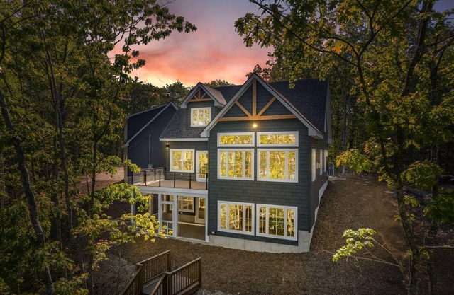 Luxury Lakeside Paradise w/ Private Beach & Near Ski Resorts