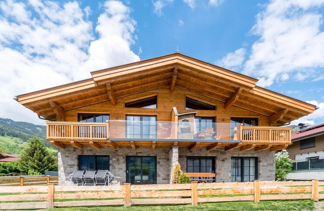Luxury lodge with sauna near Zell am See