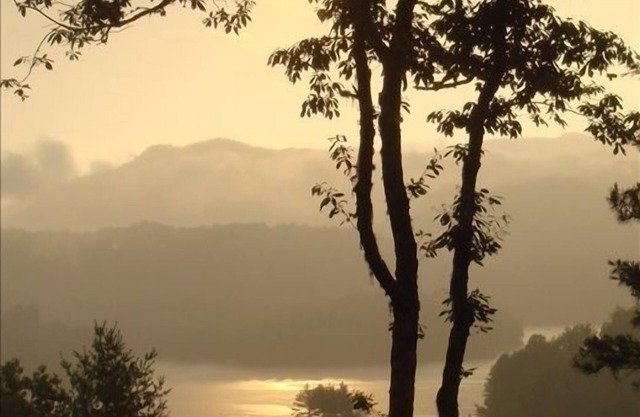 Inicio de registro de lujo con vistas a Mtns & Lake Glenville (Highlands & Cashiers)