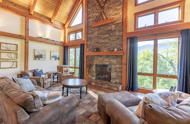 Luxury Loon Mtn Home duerme 16 con piscina / acceso al gimnasio