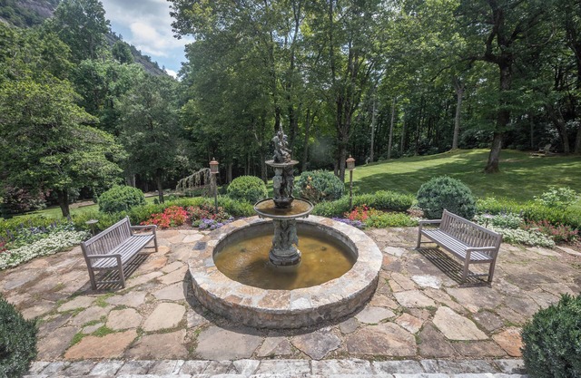Luxury Mountain Retreat- Main House w/ 2 Guest Houses in Highlands, NC!