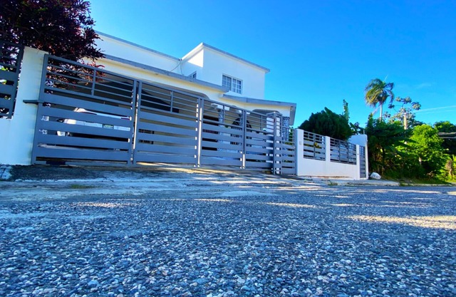 Luxury Near Beach Apartment w/ Free Netflix & WiFi