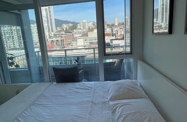 Luxury one Bedroom Condo at the Pier