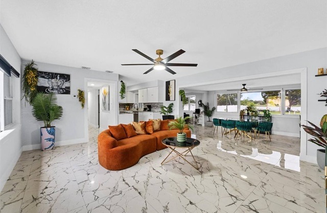 Casa Vacacional en Orlando 4 Habitaciones con Piscina, Gran Patio y Cerca a todo