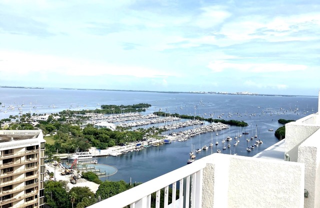 Penthouse de lujo con terraza privada en la azotea en el hotel Coconut Grove.
