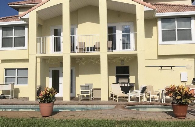 Casa privada de lujo de 3 pisos en la entrada de Ponce