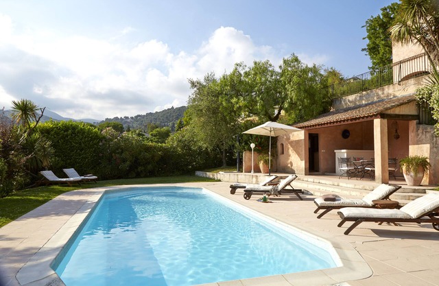 Gran villa Provenzal con un jardín, piscina y vistas a St Paul