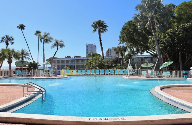 Luxury Seaside Stay! Private Beach, Outdoor Pools, Pets are Welcome!