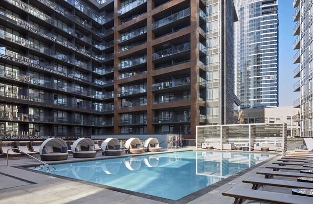Luxury Seattle Suite w/ Balcony, King Bed & Pools—Near South Lake Union Fun!