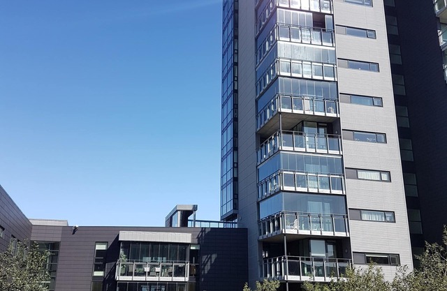 Apartamento de lujo de dos dormitorios con vista al mar.
