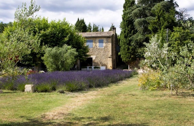 Casa de campo provenzal con aire acondicionado y piscina climatizada en Salon de Provence, 8 personas