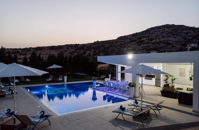 Villa de lujo 5 estrellas 7 hab Villa privada: jacuzzi, vistas al mar, piscina, jardines