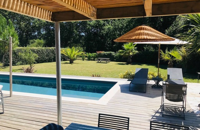 Villa de lujo a 5 km del océano, al borde del bosque