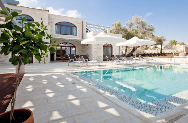 Villa de lujo Elpida, piscina climatizada, jacuzzi, hermoso jardín