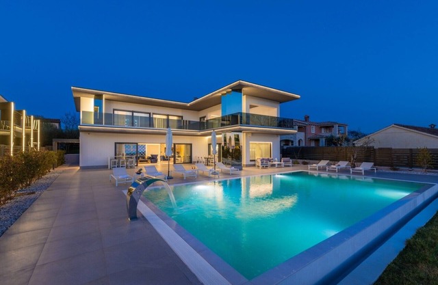Villa de lujo Nimai Star con piscina y vistas al mar en Istria