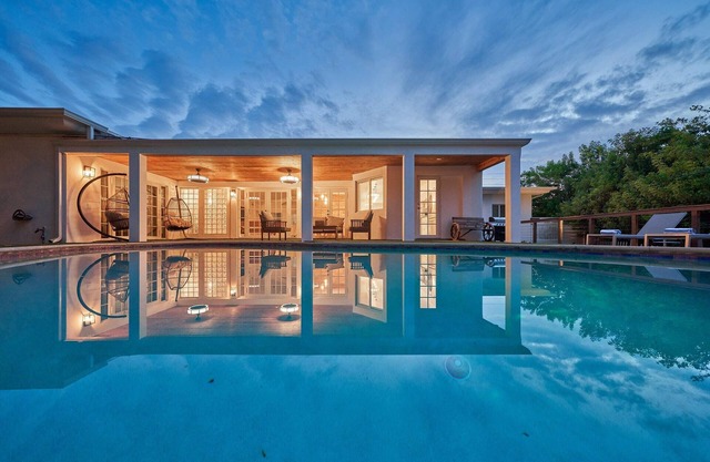 Luxury Villa w/ Mini Golf+Huge Fire Pit+Billiards & Heated Pool