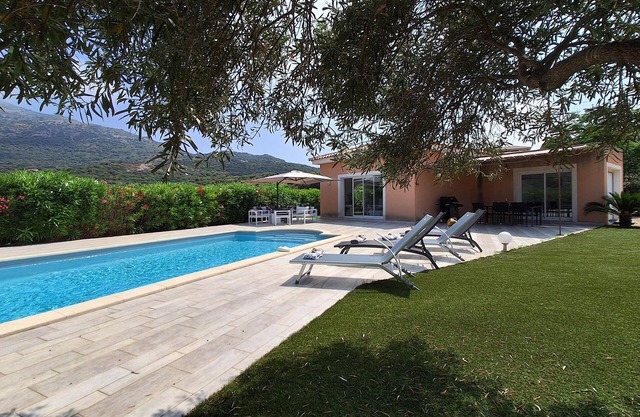 CHALET DE LUJO PISCINA CLIMATIZADA RESIDENCIA PRIVADA