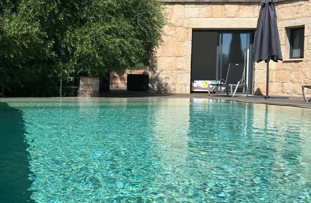 Villa de lujo con piscina y vistas al mar