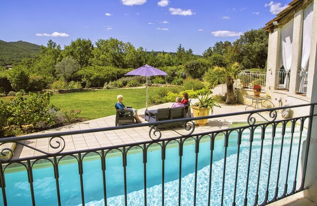 Villa de lujo con piscina, jardín, pista de petanca excelentes vistas en una ubicación perfecta.