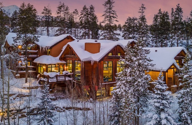 Luxury w/Mountain Views + Hot Tub + Ski-in/Ski-out - Majestic Mountain Lodge