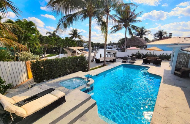Joy Key Luxury Waterfront 3/2 Pool, Kayak, BoatDock. Minutos a la playa, estadio, PGA