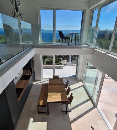 Luxusvilla in Kroatien mit Pool und Meerblick