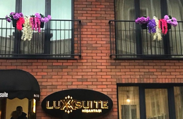Luxx Suite