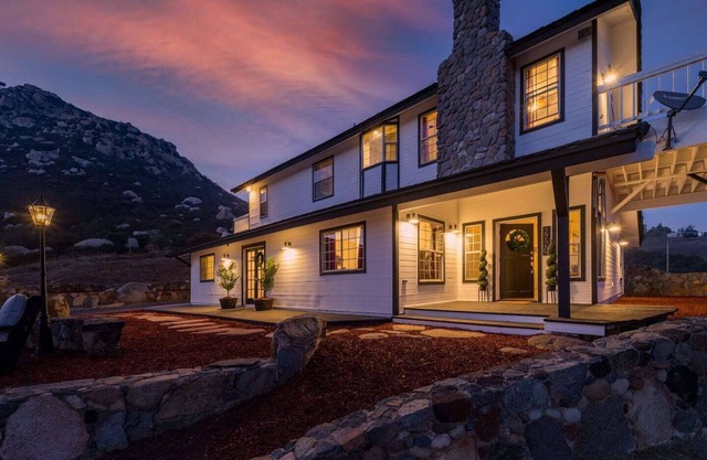 Lyons Peak Mountain Unit - San Diego Gem!