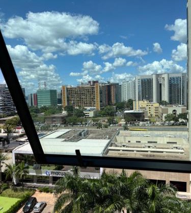 M&V Flats - Prédio Let's Idea n 613 - 1 km Mané Garrincha - 500m Esplanada dos Ministérios - Ar condicionado - Cama queen size - Piscina - Academia