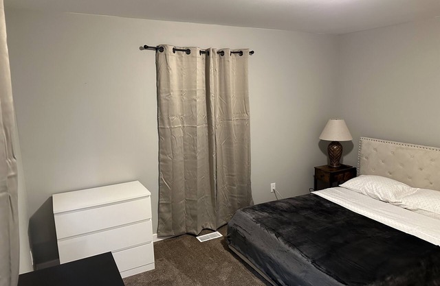 Madisons place, a newly remodeled duplex is 5 mins away from OSF and Carle hosp
