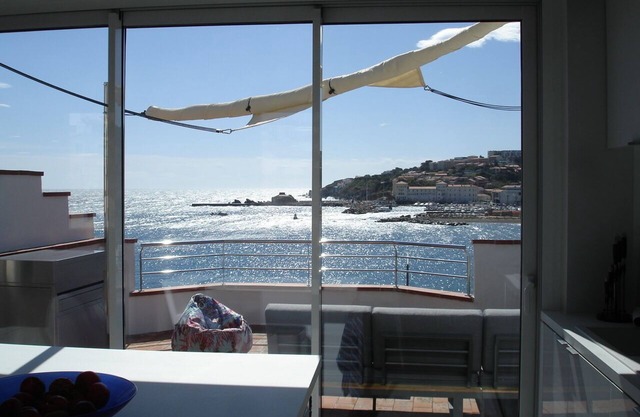 Precioso dúplex con terraza, impresionantes vistas al mar y montaña.
