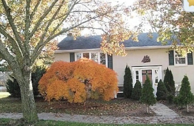 Magnificent home walk to beach, restaurants, boardwalk. Owner has >50 reviews 5+