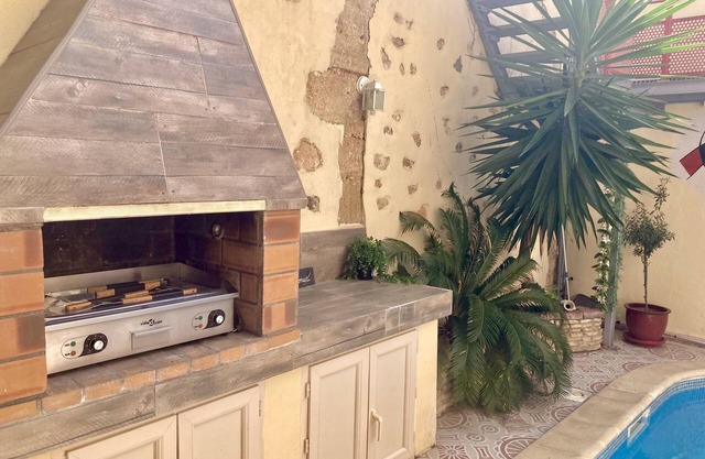 magnificent house with heated swimming pool 10 minutes from the beaches