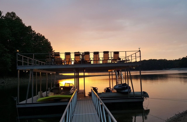 Magnífico Lake Lanier Inicio-Indonesian Decor-enorme Dock Party