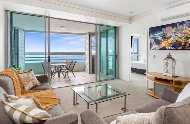 Magnificent Lux Broadwater 2BRM