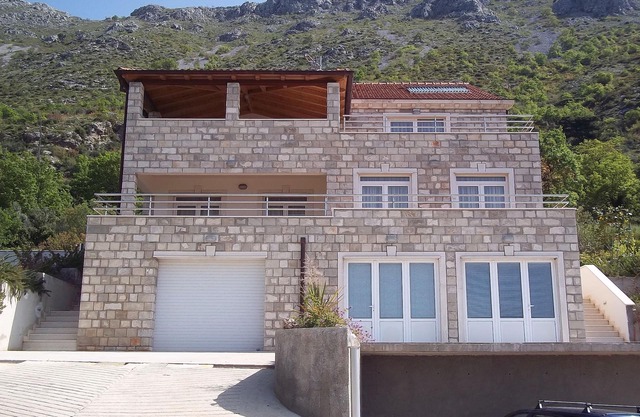 Magnífico-construidos recientemente en Mlini Villa con piscina privada y cerca de las playas