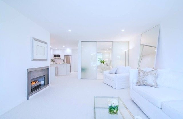 Villa Blanca en el corazón de Brentwood