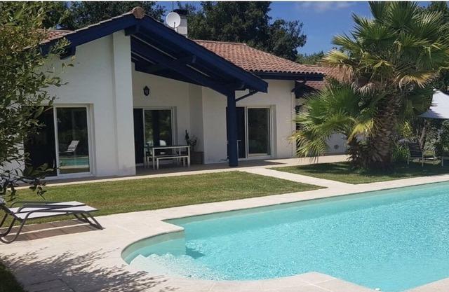 Magnificent villa on the edge of the forest 20 minutes from the beaches