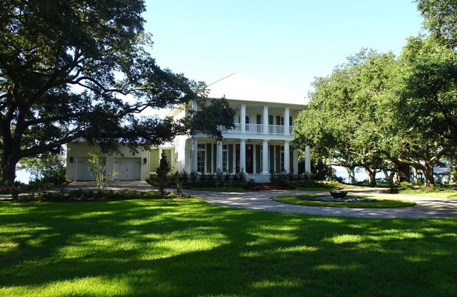 Magnificent Waterfront Property! Cruisin' the Coast with room for your cars!