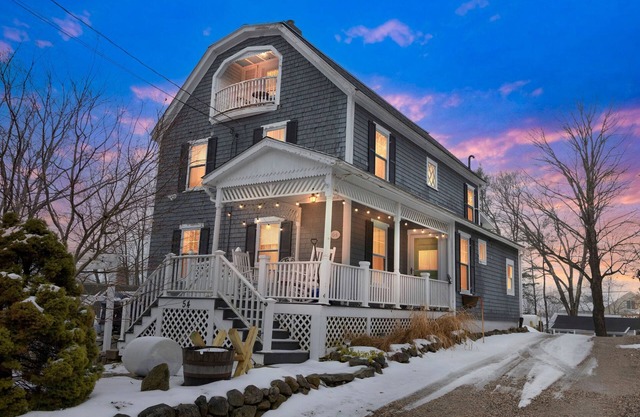 Main House - 3 Story 5 Bed/ 3 Bath - Wolfeboro