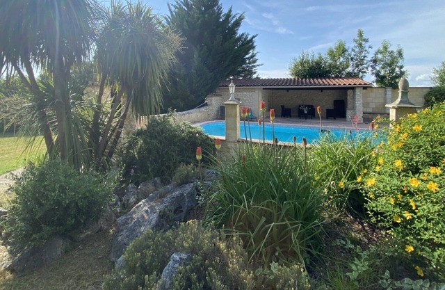 Maison à la Campagne Situé Proche du Quercy ,jardin et Piscine Privés