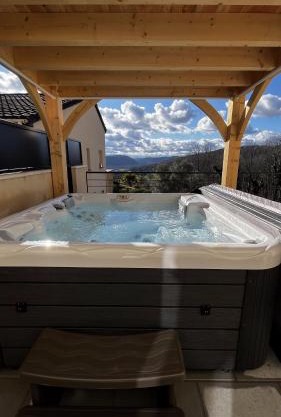 Maison avec spa privatif et vue sur la vallée
