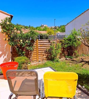 Maison conviviale en pleine nature à Gréoux-les-Bains, 3 chambres